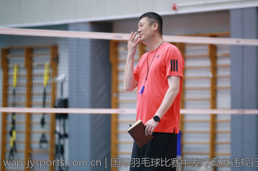 国际羽毛球比赛中发球高度违规行为全面解析
